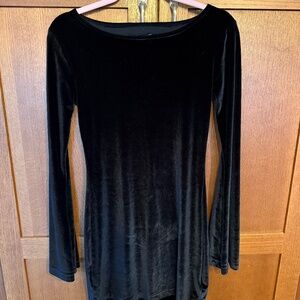 URBAN OUTFITTERS BLACK VELVET LONG SLEEVE DRESS